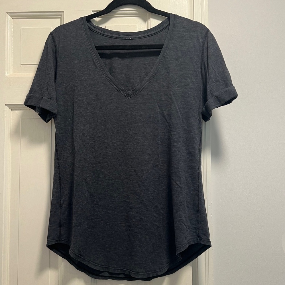 Lululemon Love V-neck T-shirt dark gray size 6